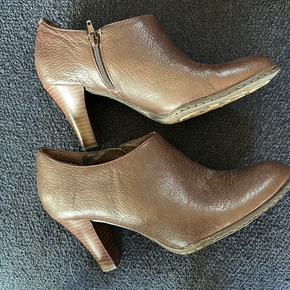 Borncrown shoes. Brown. Size 6.5